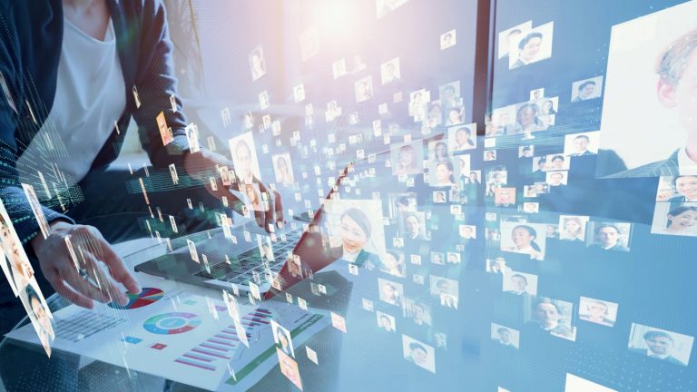 Vídeos con avatares de inteligencia artificial